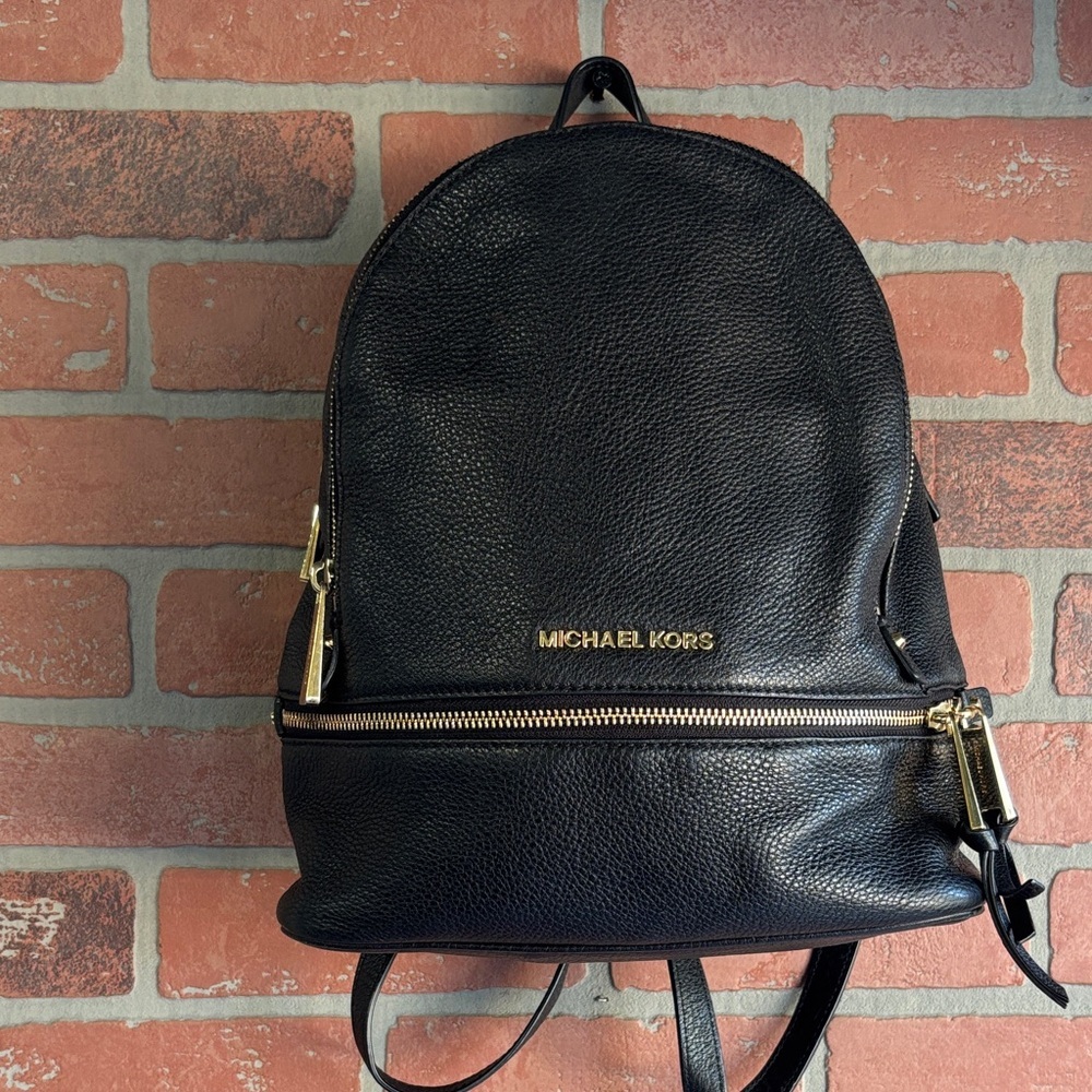 MICHAEL Michael Kors
BLACK LEATHER MEDIUM RHEA BACKPACK - Picture 2 of 12
